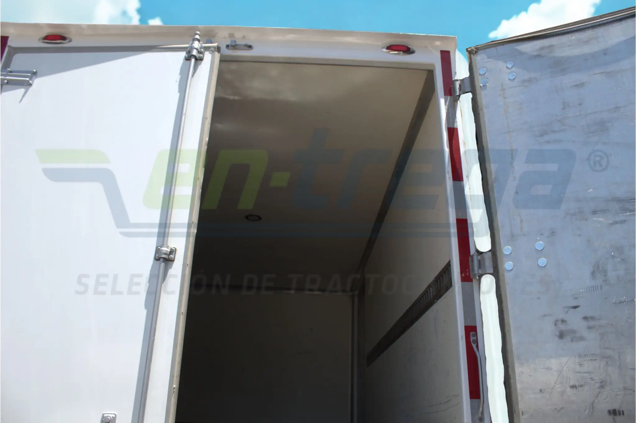 En-tregausados-camioneta-hino.16